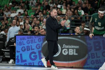 Αφοπλιστικός ο Σερέλης στις δηλώσεις για την άμυνα του Παναθηναϊκού μετά την ήττα από τη Βίρτους