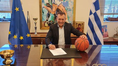 Ο Βρούτσης υπέγραψε τη σύσταση αρμόδιας Υποστηρικτικής Επιτροπής για το Final Four στην Αθήνα