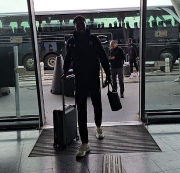 Ο ΠΑΟΚ αναχώρησε από τη Γαλλία και ο Καμαρά κούτσαινε