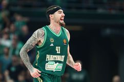 Χουάντσο και Ρογκαβόπουλος πάτησαν παρκέ στο πρώτο ημίχρονο με τη Βίρτους