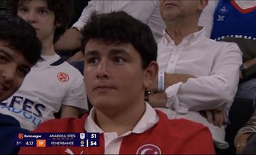 Στο ντέρμπι Εφές-Φενέρμπαχτσε ο γιος του Εργκίν Αταμάν, Σαρπ (pic)