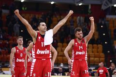 Νίκη με το... αριστερό στο ΣΕΦ