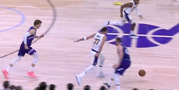 Μαγεία από τον Λούκα Ντόντσιτς - «Ποδιά» και ασίστ για alley-oop που θύμισε «Showtime Lakers» (vid)