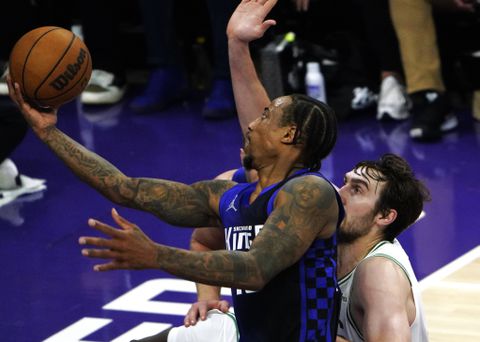 Οι Κλίπερς εξετάζουν την περίπτωση του ΝτεΜάρ ΝτεΡόζαν