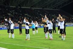 Από τη μία αποδοκιμασίες, από την άλλη αποθέωση: Το κοντράστ στο φινάλε του ΑΕΛ - ΟΦΗ