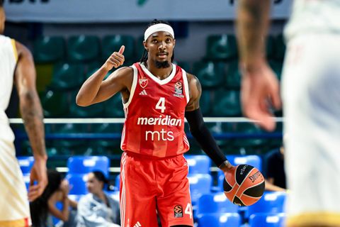 Ντεμπούτο του Γκρέιαμ με τον Ερυθρό Αστέρα πριν το παιχνίδι με τον Ολυμπιακό