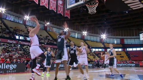 To απίθανο buzzer beater του Μιλουτίνοφ πίσω από τη μπασκέτα! (vid)