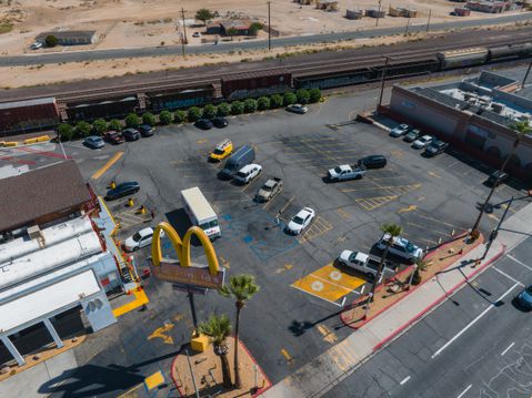 Νεκρός αθλητής σε πάρκινγκ των McDonald's