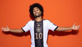 Εξαλλοι στην Μπάγερν με το ταξίδι του Γκάνμπρι στο Παρίσι για εκδήλωση μόδας