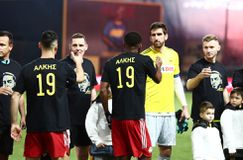 Με μπλουζάκια στη μνήμη του Άλκη οι παίκτες του Άρη και του Ολυμπιακού (pics & vid)