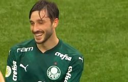 «Έκλεισε» Βίνα από τη Ρόμα η Μπόρνμουθ (pic)