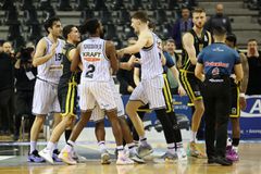 «Φωτιά» το φύλλο αγώνα για ΠΑΟΚ και Τανούλη: «Οι βρισιές του παίκτη του Αμαρουσίου, οπαδοί κινήθηκαν στον πάγκο των φιλοξενούμενων»