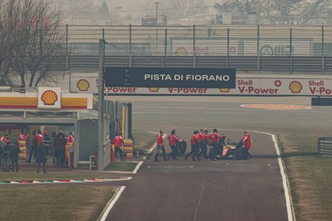 Η Ferrari εξηγεί την ακινητοποίηση του Χάμιλτον στην πίστα κατά την παρουσίαση της SF-26