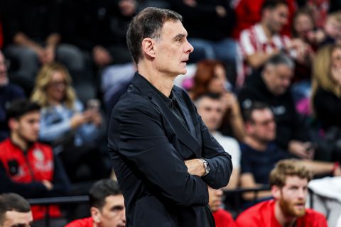 Η ενημέρωση του Μπαρτζώκα για Τζόουνς και τα εγκώμια για Γουόρντ