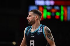 Σοκαριστική καταγγελία Πετρόπουλου μετά το επεισόδιο με Βεζένκοφ: «Μου έκοψαν τα φρένα του αυτοκινήτου!»