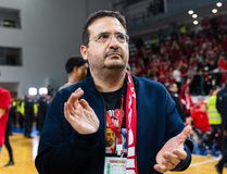 «Τρεις παίκτες έχασαν από ένα δόντι»: Ο ιδιοκτήτης της Χάποελ εισέβαλε στο παρκέ στο ματς με τη Μπερ Σεβά!