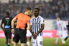 Στο... στόχαστρο διαιτητής και VAR από τον Ατρόμητο