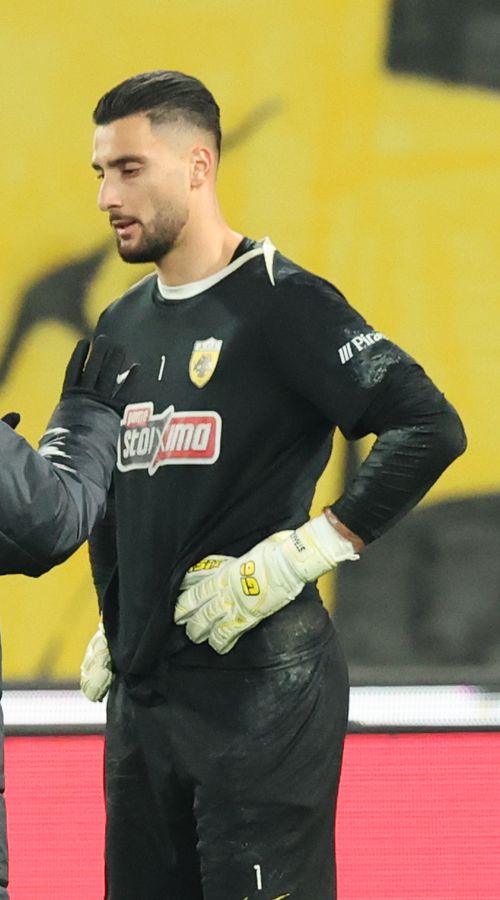 Ο άνθρωπος πίσω από το... τείχος Στρακόσια