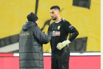 Ο άνθρωπος πίσω από το... τείχος Στρακόσια