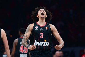 Ιστορικό ρεκόρ του Γουόρντ - Τρίτος παίκτης του Ολυμπιακού με triple-double στο πρωτάθλημα