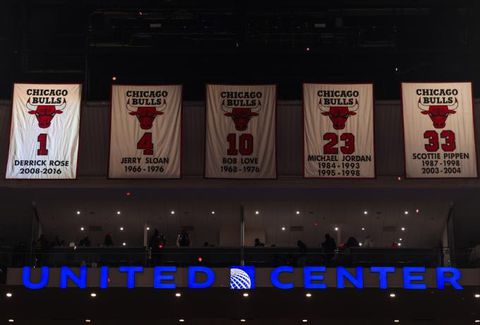 «Δάκρυσε» το Σικάγο στην απόσυρση της φανέλας του Ντέρικ Ρόουζ (vids)