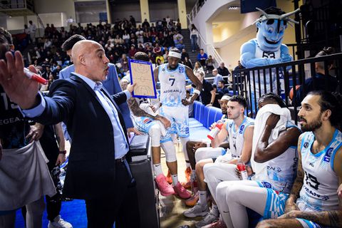 Λυκογιάννης: «Τι να κάνουμε, να μην παίξουμε σκληρά;» - Τι είπε για το επεισόδιο με τον Μπαρτζώκα