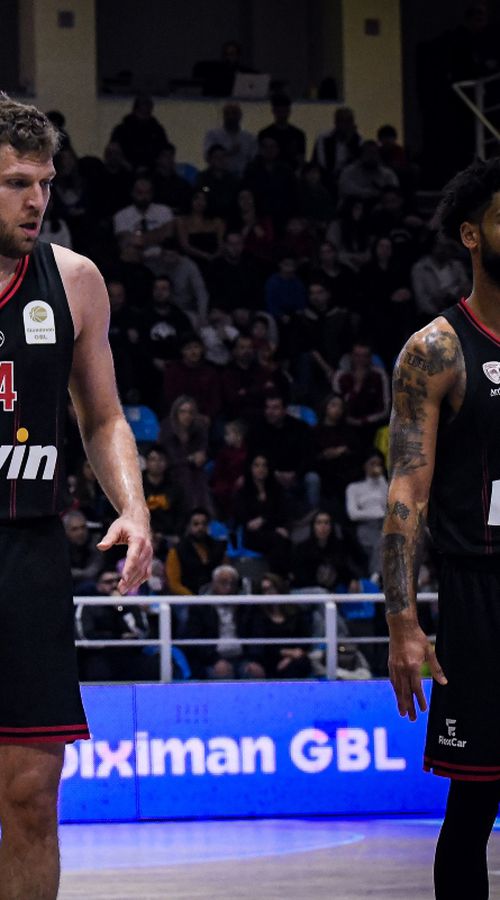 Χαμός και αλληλοσπρωξίματα μεταξύ Βεζένκοφ και Πετρόπουλου - Τι συνέβη (vid)