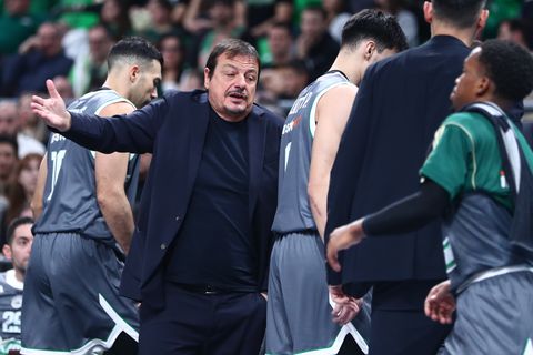 Άμεση αντίδραση Αταμάν: Άλλαξε όλη τη βασική πεντάδα του Παναθηναϊκού σε τρία λεπτά (vid)