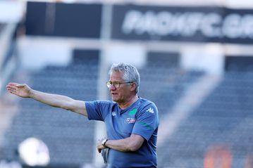 Ο Μπόλονι κατέβασε κάμερα και απείλησε με χαστούκι δημοσιογράφο (vid)