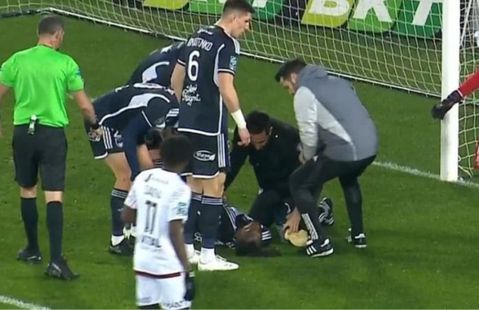 Σοκ στη Γαλλία: Παίκτης της Γκινγκάμπ συγκρούστηκε στο κεφάλι και είναι σε τεχνητό κώμα!