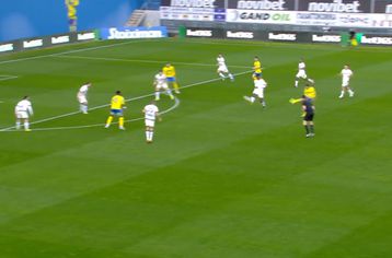 ΑΣΥΛΛΗΠΤΟ σουτ του Χατζηθεοδωρίδη εκτός περιοχής για το Παναιτωλικός - ΠΑΟΚ 1-0! (vid)