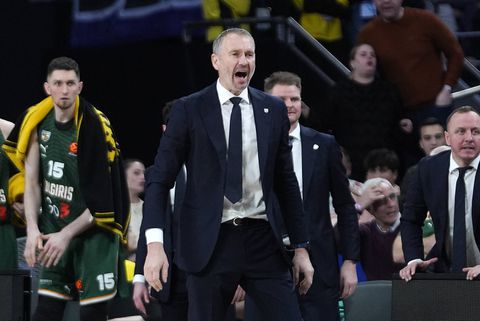 Ο προπονητής της Ζαλγκίρις έβγαλε το καπέλο στον Ολυμπιακό: «Έχει τα πάντα»