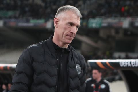 Προπονητής Βικτόρια Πλζεν: «Τιμή να παίζω εναντίον του Μπενίτεθ - Να είμαστε έξυπνοι εναντίον του Τεττέη»