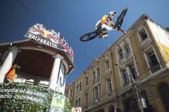 Ο Holguín έγραψε ιστορία με ρεκόρ χρόνου στο Red Bull Valparaíso Cerro Abajo 2026