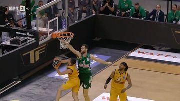 Ο Φλιώνης πέτυχε μπροστά στον Παπαγιάννη το καλάθι του αγώνα στο ΑΕΚ - Παναθηναϊκός