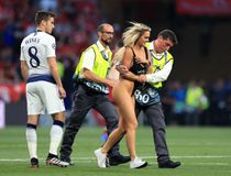 Η Ρωσίδα εισβολέας του τελικού του Τσάμπιονς Λιγκ του 2019 δείχνει πόσο ευέλικτη είναι