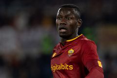 Ο Μαντί Καμαρά δύσκολα θα μείνει στη Ρόμα, αλλά ακόμη πιο δύσκολα θα ξαναβάλει τα ερυθρόλευκα