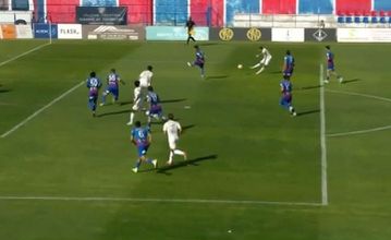 Η απίθανη γκολάρα του Μανθάτη για το 3-0 της Καλλιθέας κόντρα στην Ηλιούπολη στο ημίχρονο!