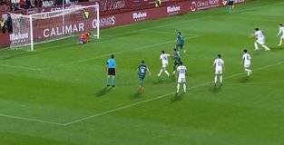 Ο πρώην άσος του Ολυμπιακού Τόμας Βατσλίκ απέκρουσε δύο πέναλτι - Το δεύτερο στο 93’ ήταν από τα χειρότερα της χρονιάς (vid)