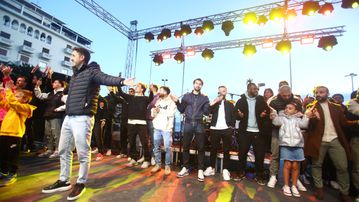 Διακαής πόθος το Κύπελλο: Έδωσαν το σύνθημα για τον τίτλο Μάντζιος, Κουέστα και Νταρίντα στη γιορτή του Άρη (vids+gallery)