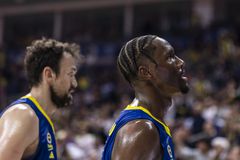 Έπος: Με τρίποντο σε «νεκρό» χρόνο του Χέιζ-Ντέιβις, η Φενέρ προσέφερε το highlight της χρονιάς και ξέρανε την Παρί!