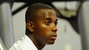 Από σούπερ - σταρ στη Ρεάλ Μαδρίτης, στα «σίδερα» για βιασμό Αλβανίδας: Ο Ρομπίνιο είναι ένα χρόνο στη «φυλακή των διασήμων» - Τι δουλειά κάνει για να μειώσει την ποινή του