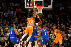 Ο Μίτσελ οδήγησε τους Καβαλίερς στα playoffs με νίκη επί των Μάτζικ