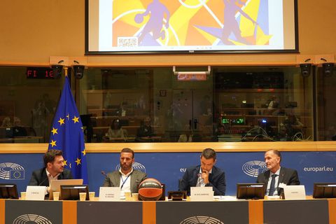 Συνάντηση Παππά-Μπούενο στις Βρυξέλλες: Στο επίκεντρο η πρόοδος του Ευρωπαϊκού basketball σε όλα τα επίπεδα!