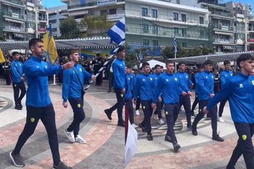 Συγκίνηση στο Αγρίνιο: Ο Παναιτωλικός επέστρεψε στις παρελάσεις μετά από δεκαετίες