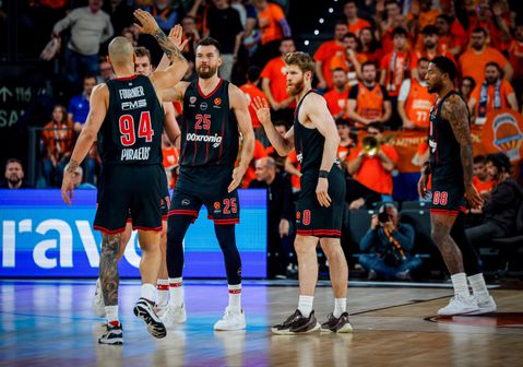 H  παρακάμερα του Βαλένθια-Ολυμπιακός: O μποξέρ Γουόρντ και οι αντιδράσεις των φιλάθλων (vid)