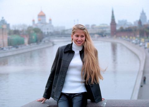 Αγνώριστη η Άννα Κουρνίκοβα σε σπάνια δημόσια εμφάνιση (pics)