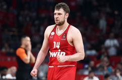 Αφοπλιστικός ο Βεζένκοφ: «Να τελειώσουμε τη σειρά στη Μαδρίτη»