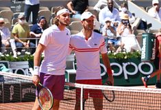 Τσιτσιπάς: «Κράξιμο» στο twitter αφού χρησιμοποίησε έτοιμο μήνυμα από εφαρμογή για να συγχαρεί τον Τζόκοβιτς (pics)