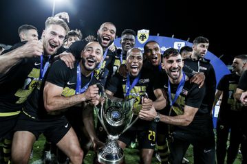 Κάθε φορά που η ΑΕΚ έκανε νταμπλ κατακτούσε και το πρωτάθλημα της επόμενης σεζόν (vids)